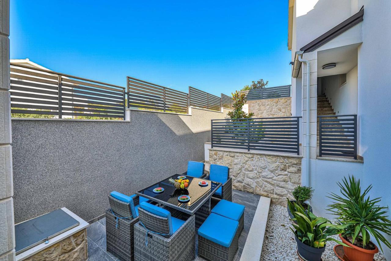 Villa Le Soleil Rogoznica  Exteriör bild